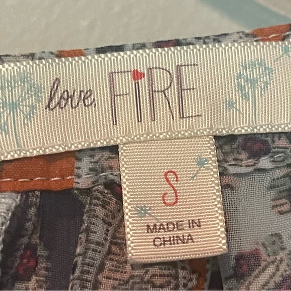 Love FIRE Women’s Sheer 3/4 Length Sleeve Tunic Top Sz S - Picture 7 of 7